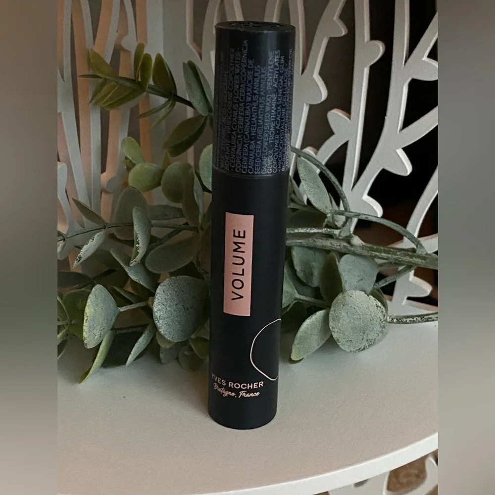Yves Rocher Volume black mascara in NOIR